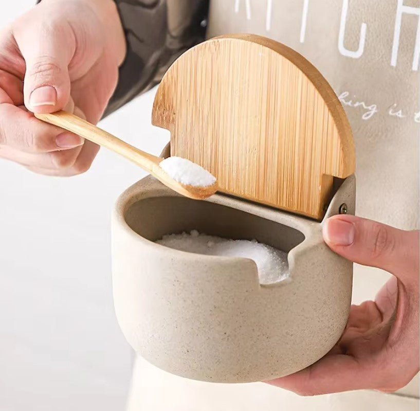 Keramisk Krydderkrukke i Japansk Stil med Ske og Bambuslåg – Opbevaringskrukke til Krydderier, Salt og Sukker - FoxBox