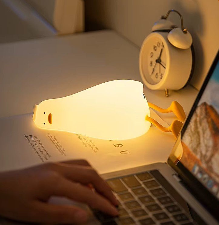 Natte lampe "Træt And" med 3 lysindstillinger – En sød gave til alle! Passer til enhver indretning - FoxBox