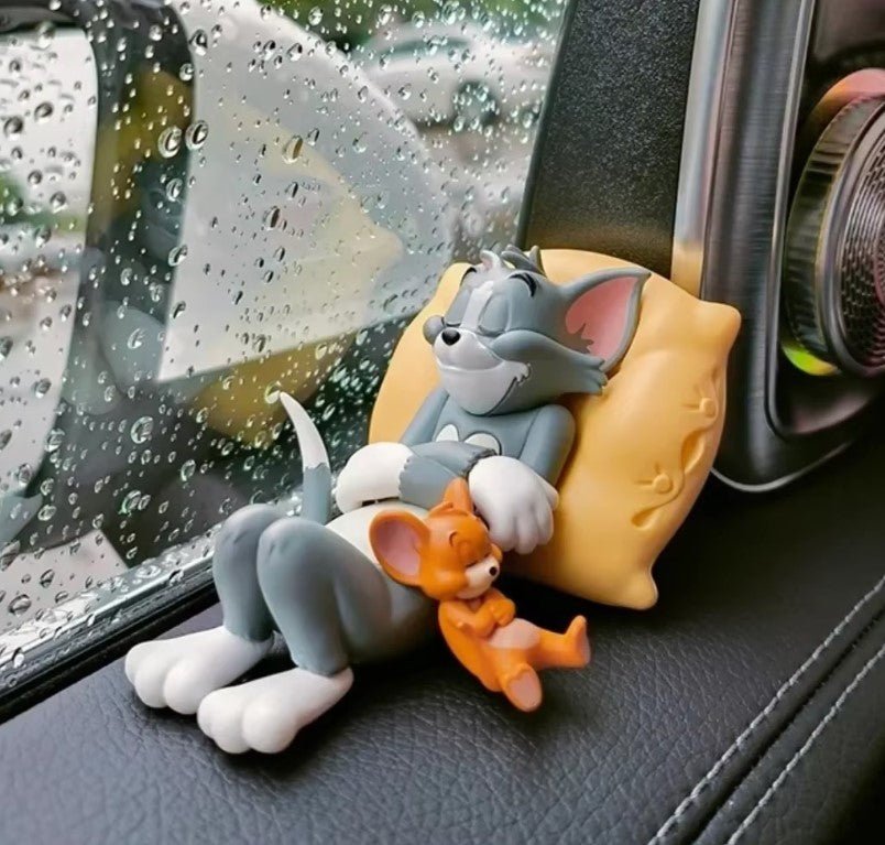 Sjove Tom & Jerry Figurer – Perfekt til Hjemme - og Bildekoration - FoxBox