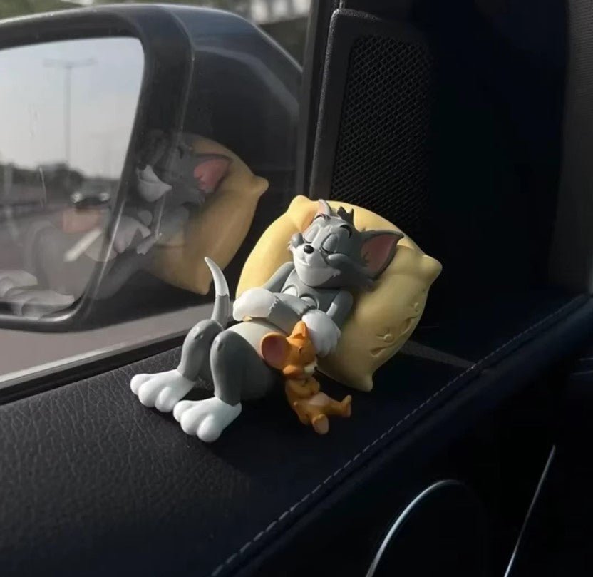 Sjove Tom & Jerry Figurer – Perfekt til Hjemme - og Bildekoration - FoxBox